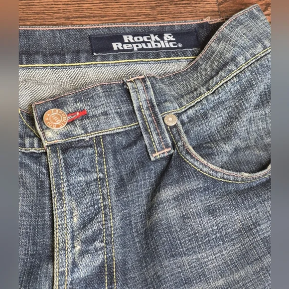 Rock & Republic Faded Blue Denim Jeans - Picture 3 of 15